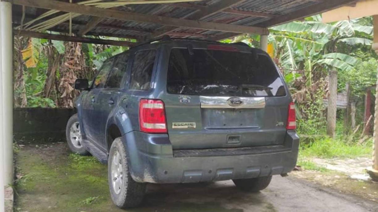 La camioneta de la joven fue encontrada el sábado en la aldea Chaguitón, Santa Cruz de Yojoa, en una galera dentro de una propiedad, tapada con plástico para que no estuviera visible.