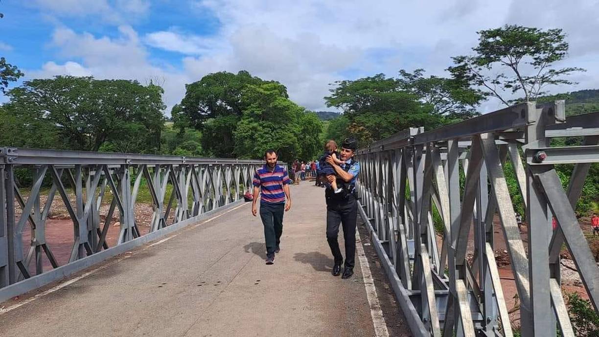 El río Aguagua, uno de los más grandes de la región, ha aumentado su caudal tras sendas tormentas en la última semana. 