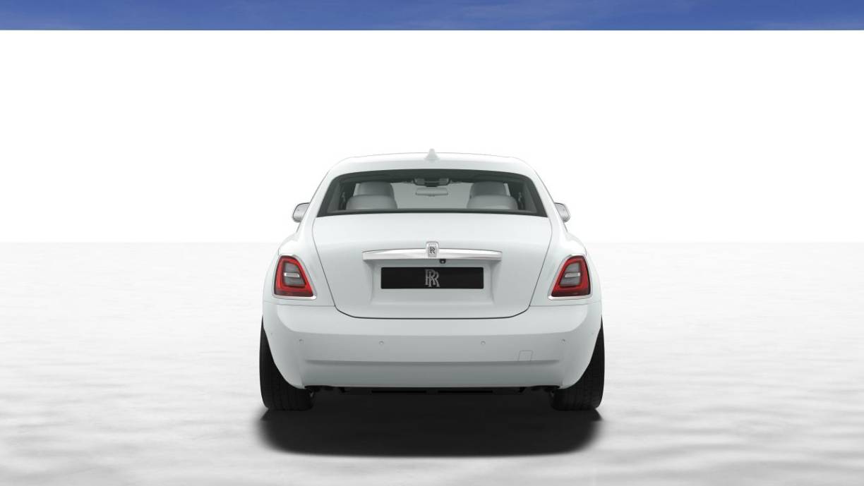 El Rolls-Royce Ghost se caracteriza por convertirse en el “escalón de acceso” a la gama Rolls, con un estilo más desenfadado que el resto de modelos de la marca.