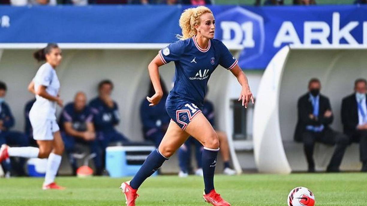 Intentaron mantener la relación en secreto,mientras el Barca atravesaba una crisis en la que Abidal era protagonista. El asunto se salió de control el 4 de noviembre, cuando Hamraoui fue atacada por hombres encapuchados, ya en París, como jugadora de ese equipo. 