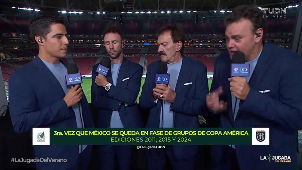 “Es una generación fallida, hay jugadores que no merecen ponerse la camiseta de la selección mexicana, son unos inútiles en el campo de juego, eso es una realidad, le damos vueltas y vueltas”, disparó Faitelson, ante la sorpresa de sus compañeros por las palabras.