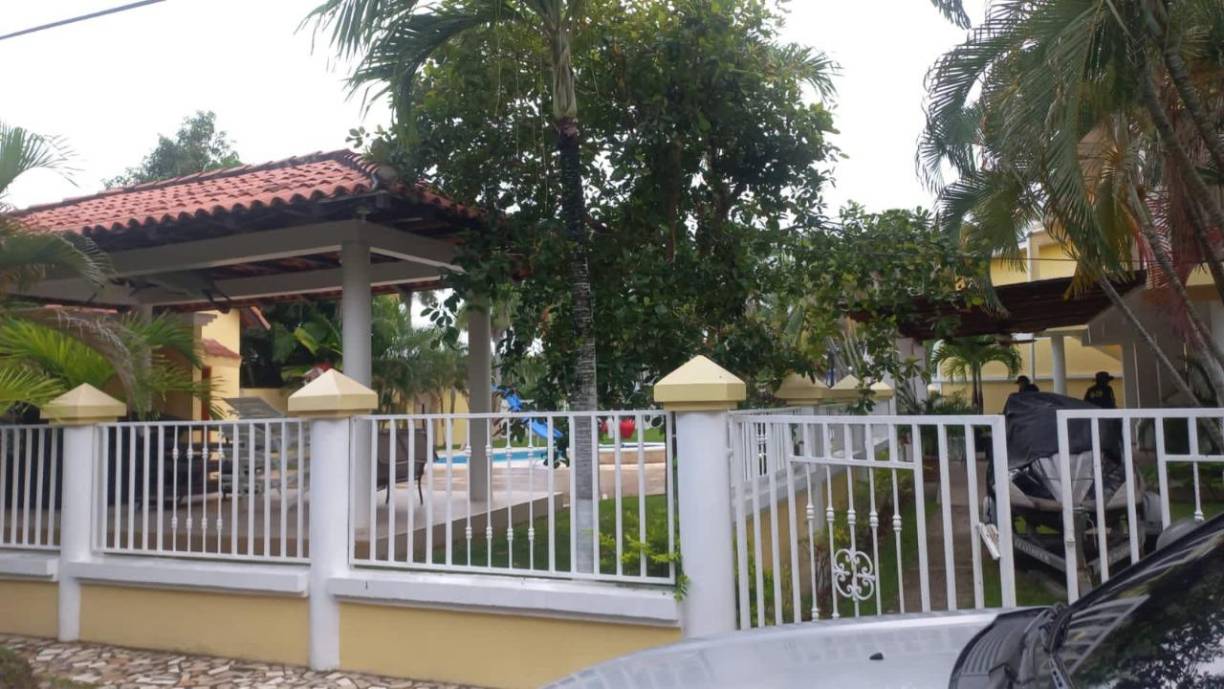 Los acusados fueron Roy Adbios Escobar Martínez, Dora Lee Cabus Reyes, quienes, según el MP, estarían ligados al narcotráfico y tuvieron un incremento de patrimonio injustificado.