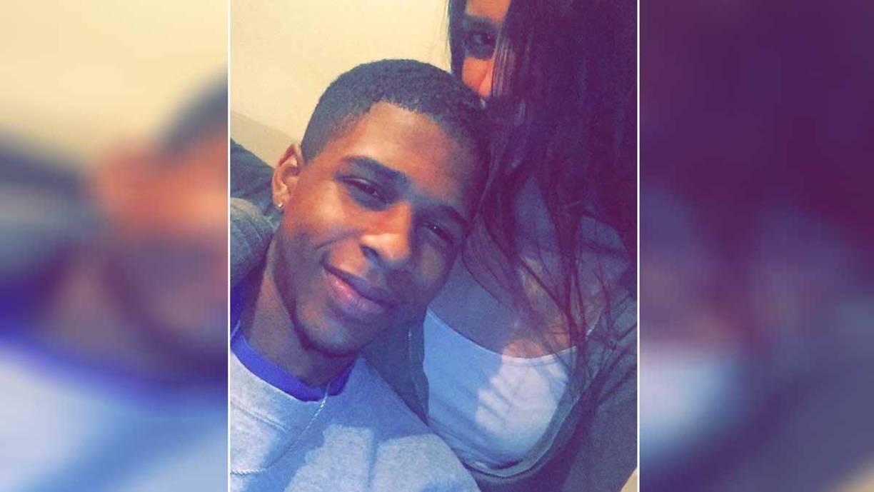 La policía abrió una investigación interna y, según la CNN, uno de los tres agentes que participaron en ese arresto ha sido suspendido temporalmente. 