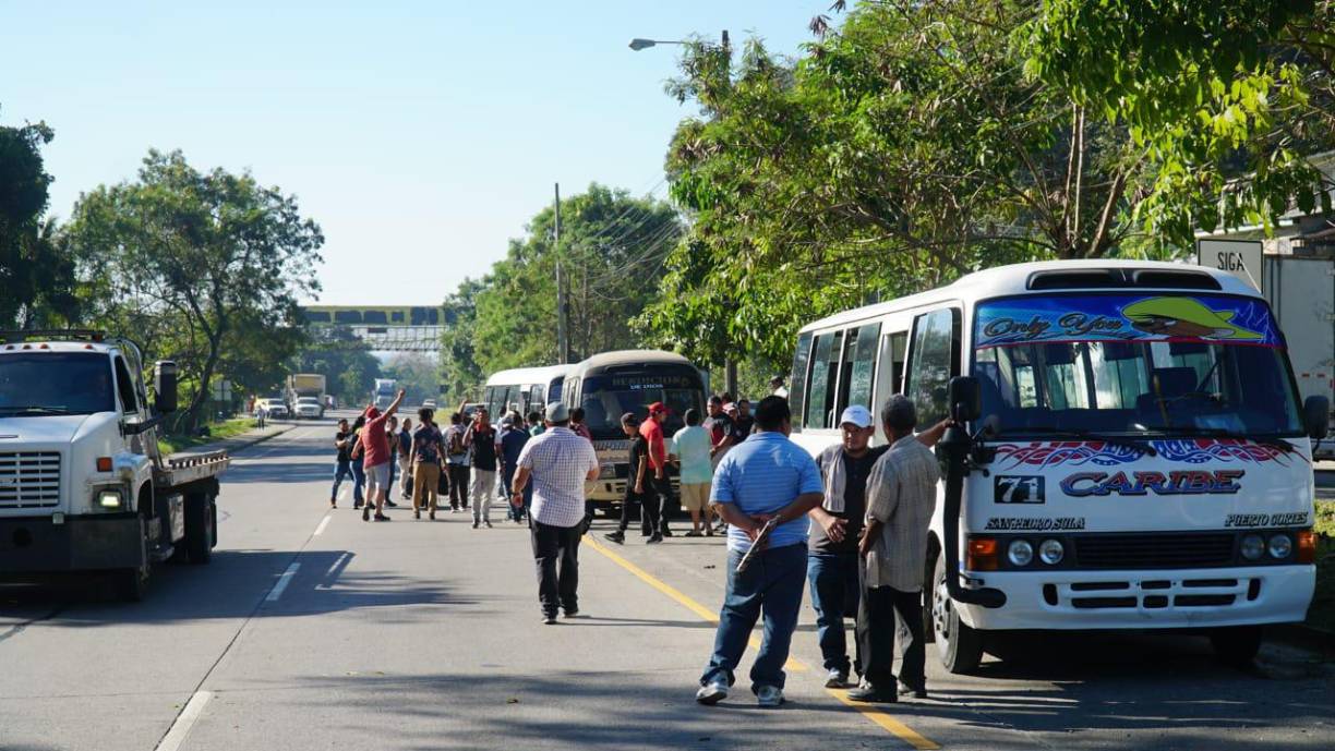 También trascendió que los familiares llegaron hasta la escena del crimen y, presuntamente, levantaron el cuerpo del joven y lo trasladaron hasta el sector de Baracoa, en donde residía.