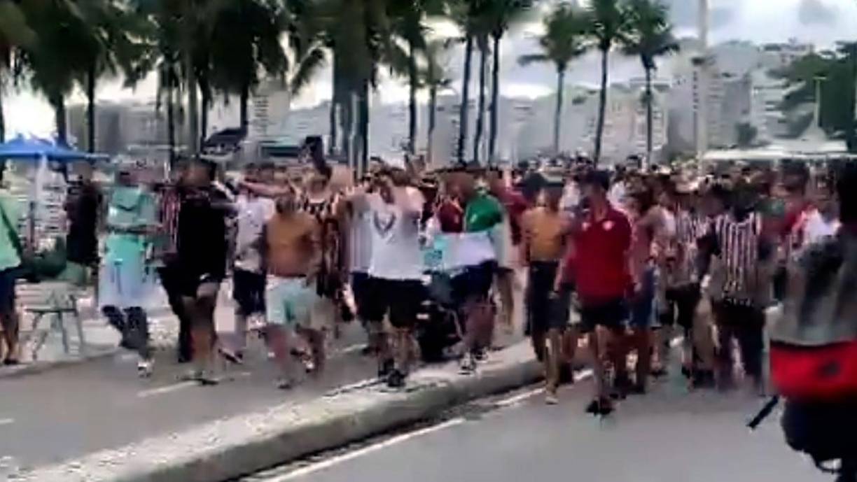 La fiesta xeneize fue interrumpida violentamente hacia las 17.00 horas locales, cuando se hicieron presentes los hinchas del Fluminense.