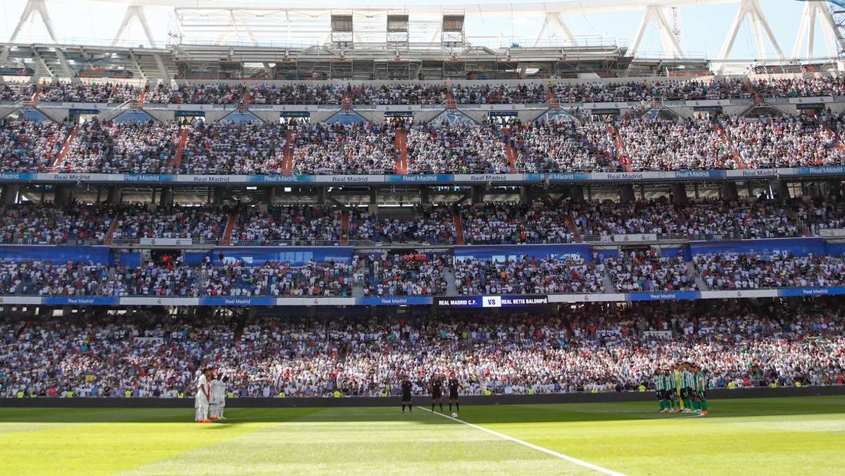 Se guardó un emotivo minuto de silencio en memoria de todos los socios y madridistas fallecidos durante la pasada temporada.