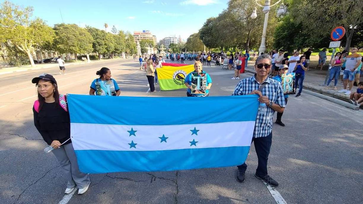 En total son 140 jóvenes los que integran la banda de guerra del JTR .