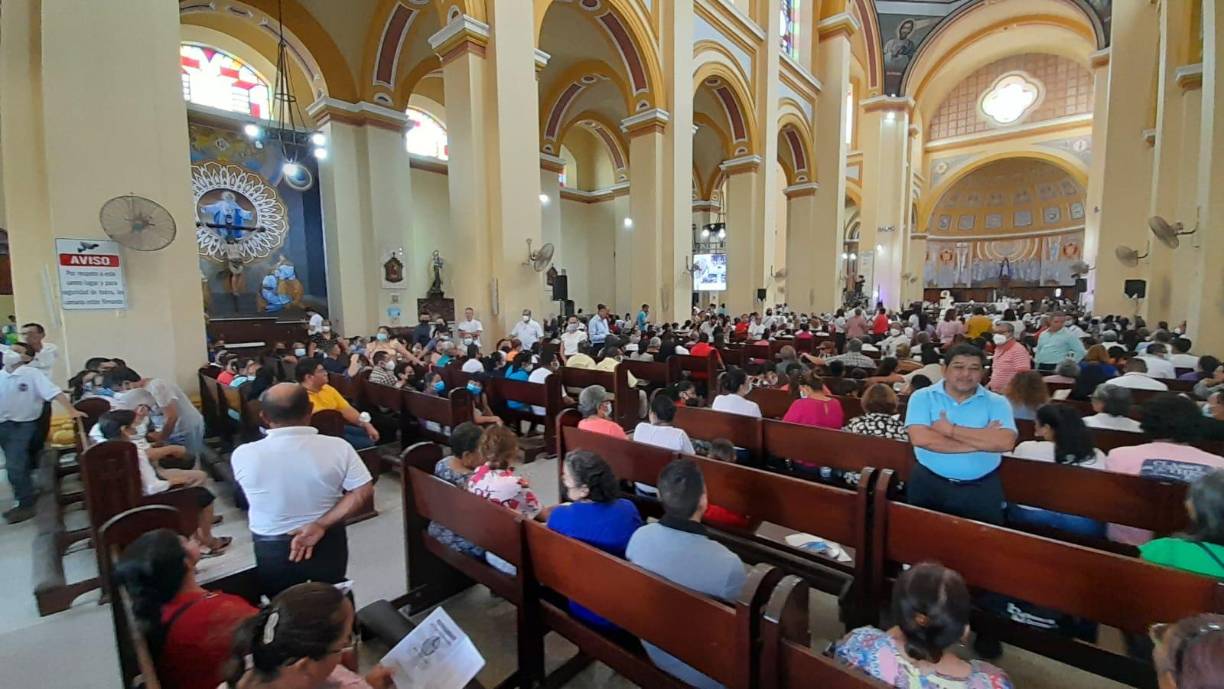 Así como feligreses de distintas partes del país.