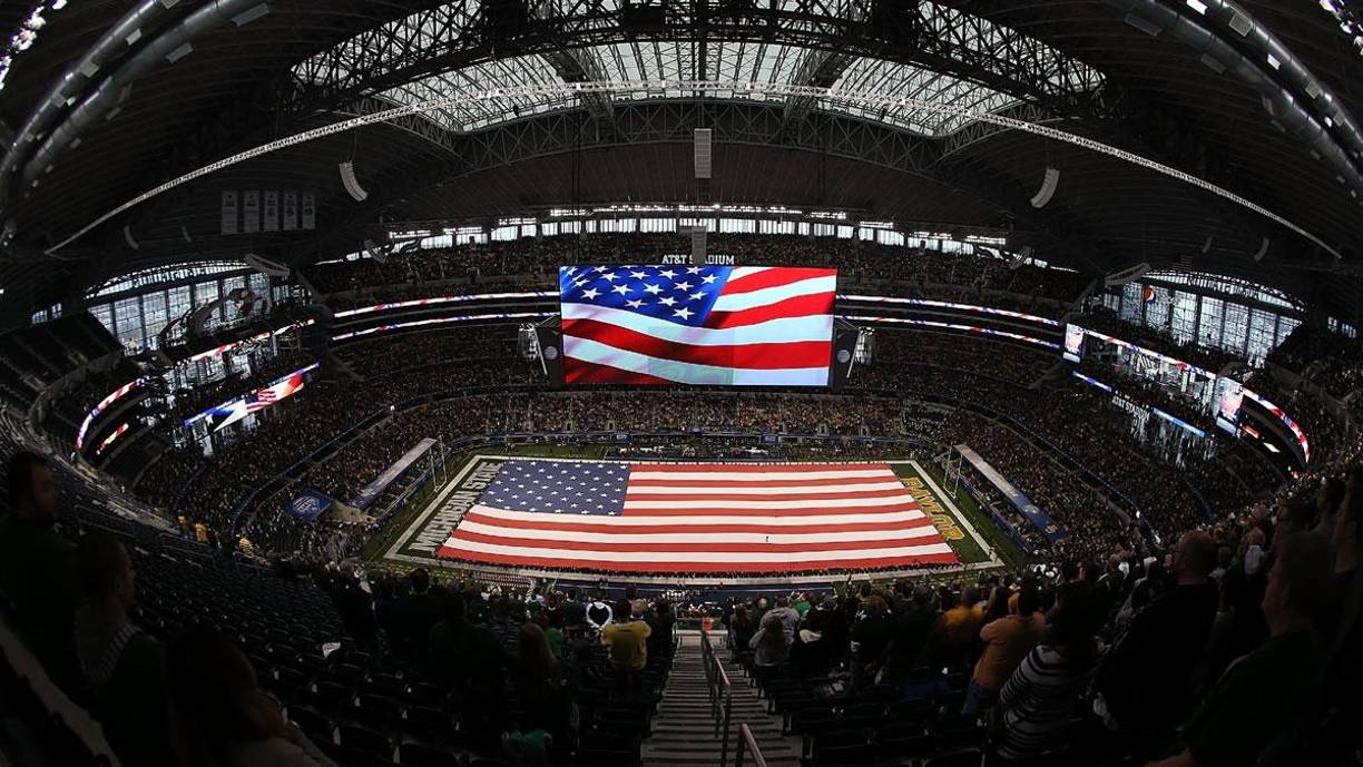 AT&amp;T Stadium (Dallas) - Este recinto deportivo se ubica en Arlington, Texas. Alberga los partidos que disputan como locales los Dallas Cowboys de la NFL y tiene una capacidad para 80.000 espectadores.