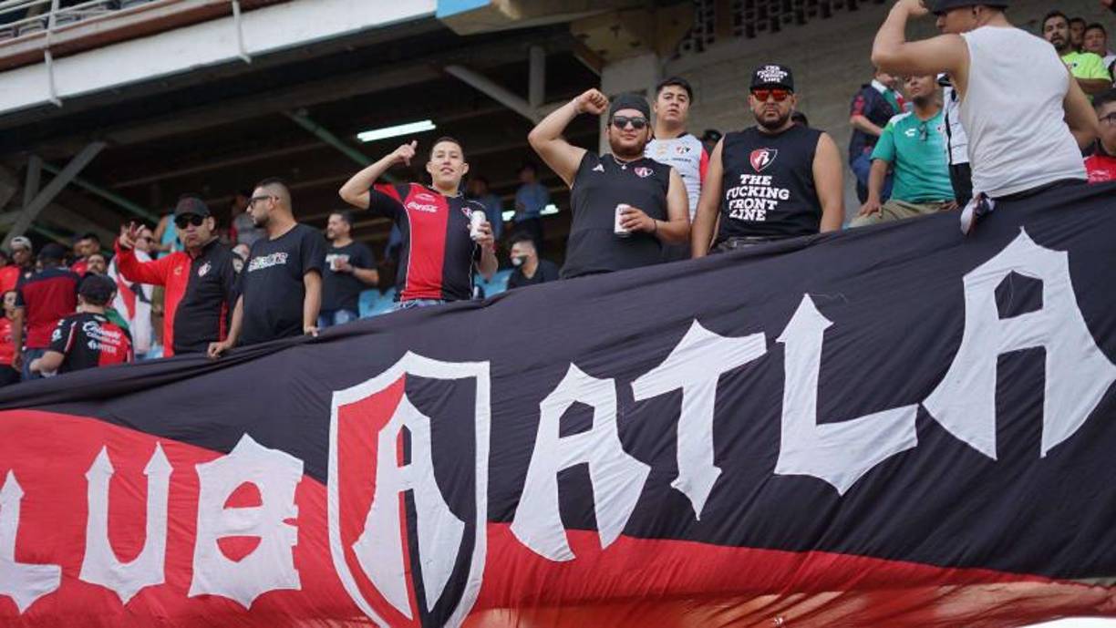 Un grupo de aficionados se hizo presente en el estadio Olímpico el pasado miércoles, pero este fin de semana en la Liga MX mostraron su molestia. 