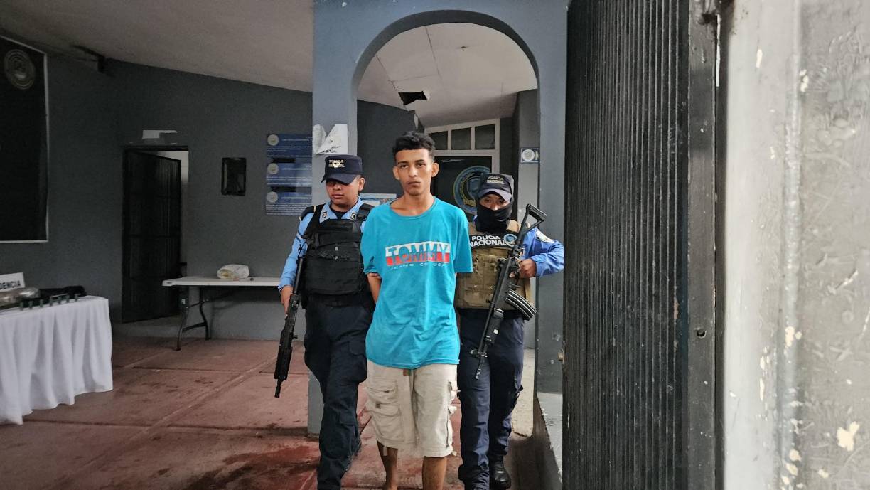 El detenido fue identificado como alias “El Rasky”, de 20 años, originario de la zona de su detención.