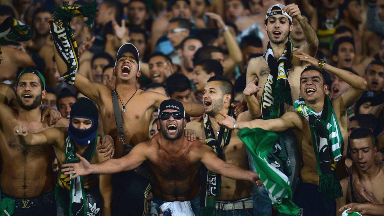Green Monsters – Ferencváros, autodenominados como antisemistas y nacionalistas húngaros, tienen un largo historial de apuñalamientos a rivales. Cuando el equipo pierde saltan las alarmas en el club magiar.