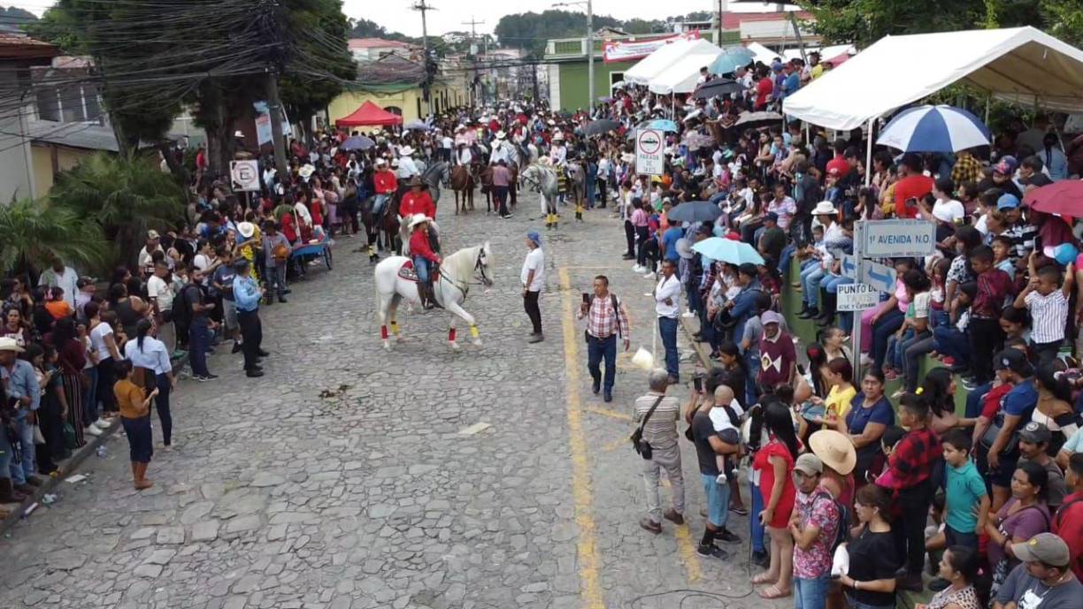 Para los últimos días de la feria, que concluirá el próximo fin de semana, se tiene programado un animado <b>carnaval</b> en la <b>Calle Centenario</b>.