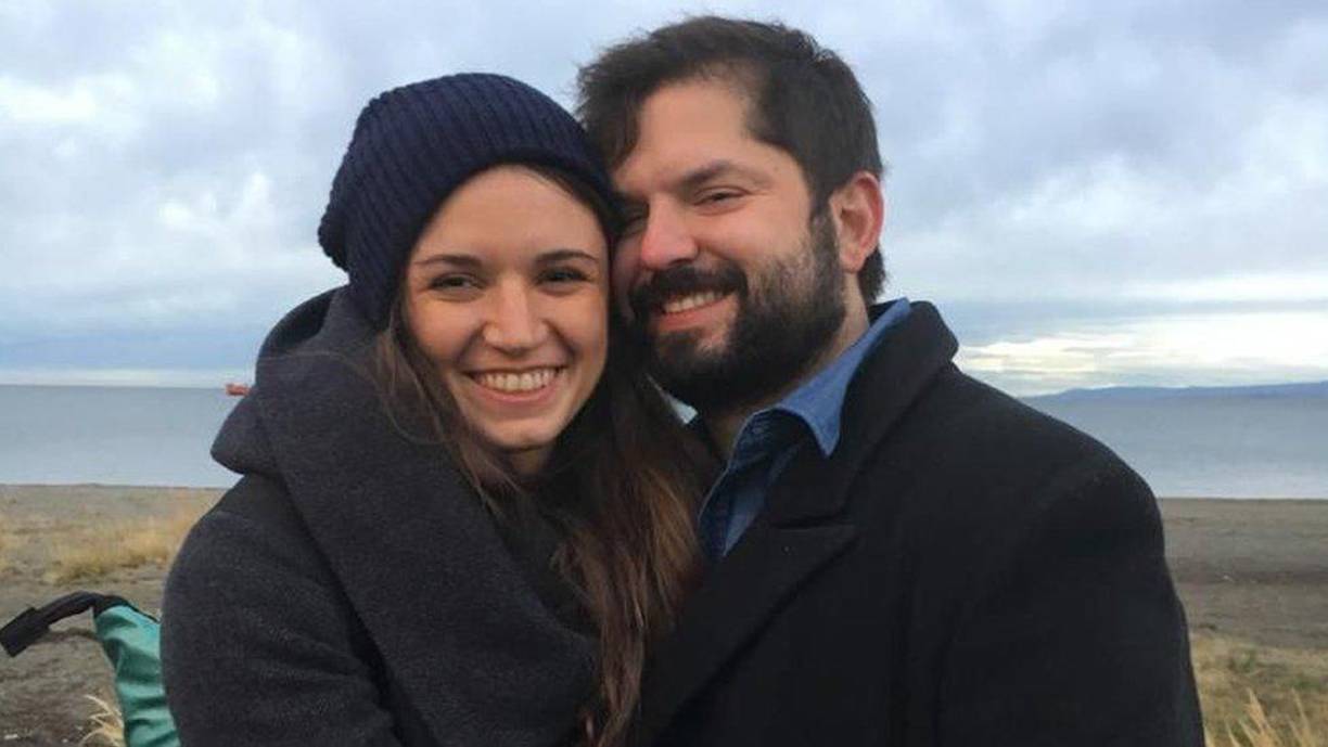 En el posteo, que adjuntó con una fotografía junto a Karamanos, Boric detalló sobre las razones que orillaron a ambos ponerle fin a su relación de cinco años. 