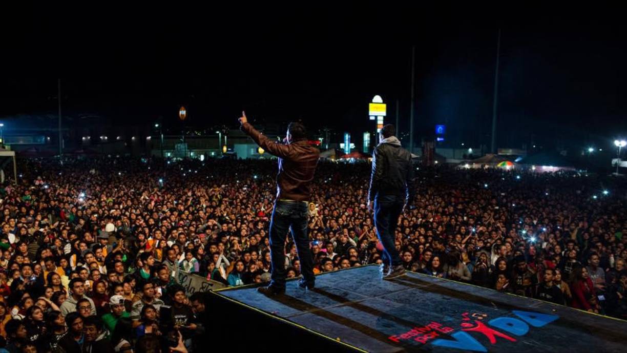  Este álbum estaría nominado en los Premios Arpa como “Mejor álbum urbano” en 2008. Es así que Raza For Christ viaja por muchas partes del mundo como Perú, México, Estados Unidos, República Dominicana, entre otros países, llevando música y, sobre todo, un mensaje confesional.