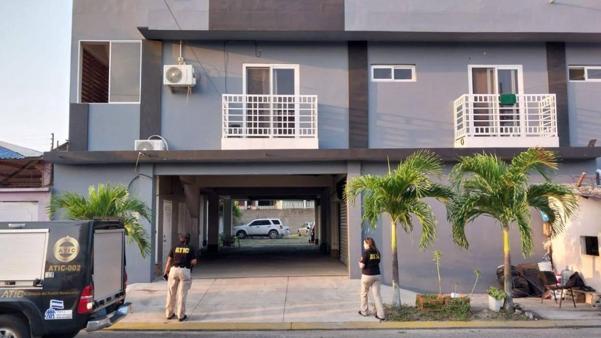 El día de su aprehensión, a él se le confiscaron bienes por un valor superior a los 200 mil dólares, 8.6 kilos de metanfetamina y 1.5 kilos de cocaína.