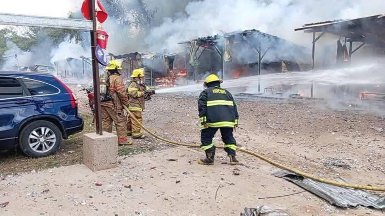 A eso de la 1:30 pm el incendio pudo al fin ser controlado.