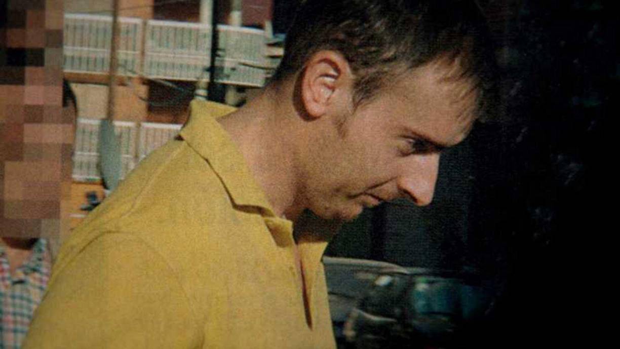 Esa misma tarde, el homicida cometió otro ataque en un bar de Madrid, donde disparó a un joven de 19 años. También mató a Juana Dolores, una mujer que había entrado al bar para usar el teléfono. En esta ocasión, el asesino no dejó ninguna carta, pero el modus operandi fue el mismo: disparos a quemarropa.