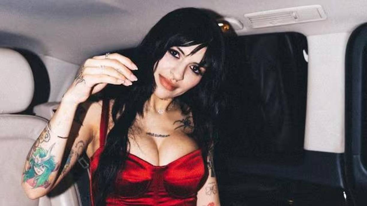 Ahora, con 31 años, Cazzu va con todas las ganas de comerse la industria musical, incluso aprovechando la explosión de su fama luego de la separación de Christian Nodal. 