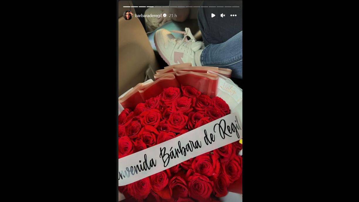 La mexicana presumió el hermoso ramo de flores con el que le dieron la bienvenida en Honduras.