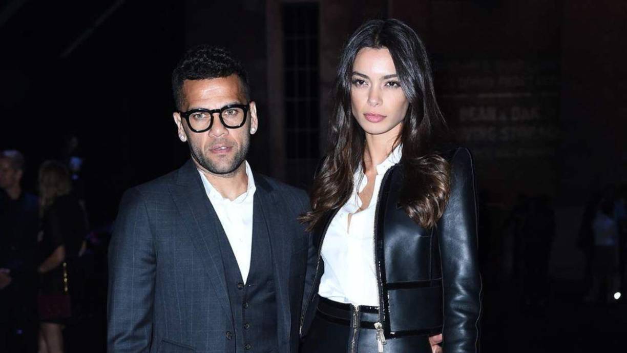 La más afectada por la situación de Dani Alves es su esposa Joana Sanz, quien ha recibido muchos insultos en sus redes sociales. “Eres una pedazo de hdp. Tu marido es un violador”, son algunos de los mensajes.