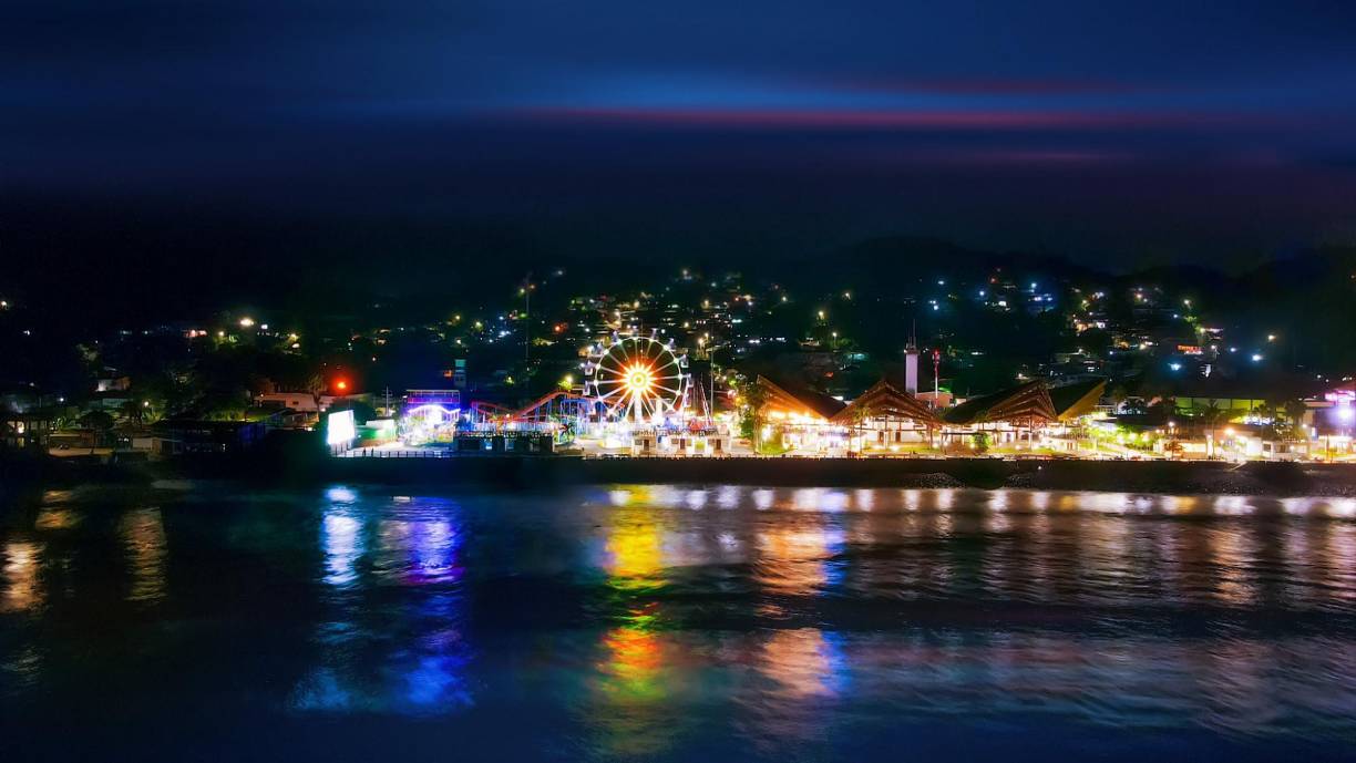 El presidente de El Salvador, Nayib Bukele, destacó la importancia de la cooperación de China con el país centroamericano al inaugurar el parque de diversiones Sunset Park, construido con cooperación de Pekín en el puerto La Libertad, 34 km al suroeste de San Salvador.