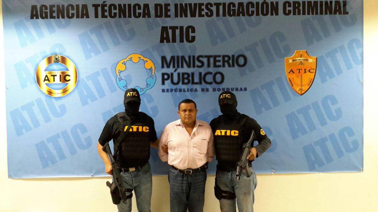 En 2014, el hijo del exmandatario hondureño fues acusado por los delitos de violencia intrafamiliar y amenazas en perjuicio de su exnovia. Por segunda vez fue capturado en 2017 por elementos de la Agencia Técnica de Investigación Criminal (Atic) en el marco de la operación ‘Tormenta de Fuego’ por desobediencia y uso indebido de nombre. También Cristian Bulnes había sido detenido por agentes de Tránsito tras chocar en estado de ebriedad con su vehículo en Tegucigalpa.