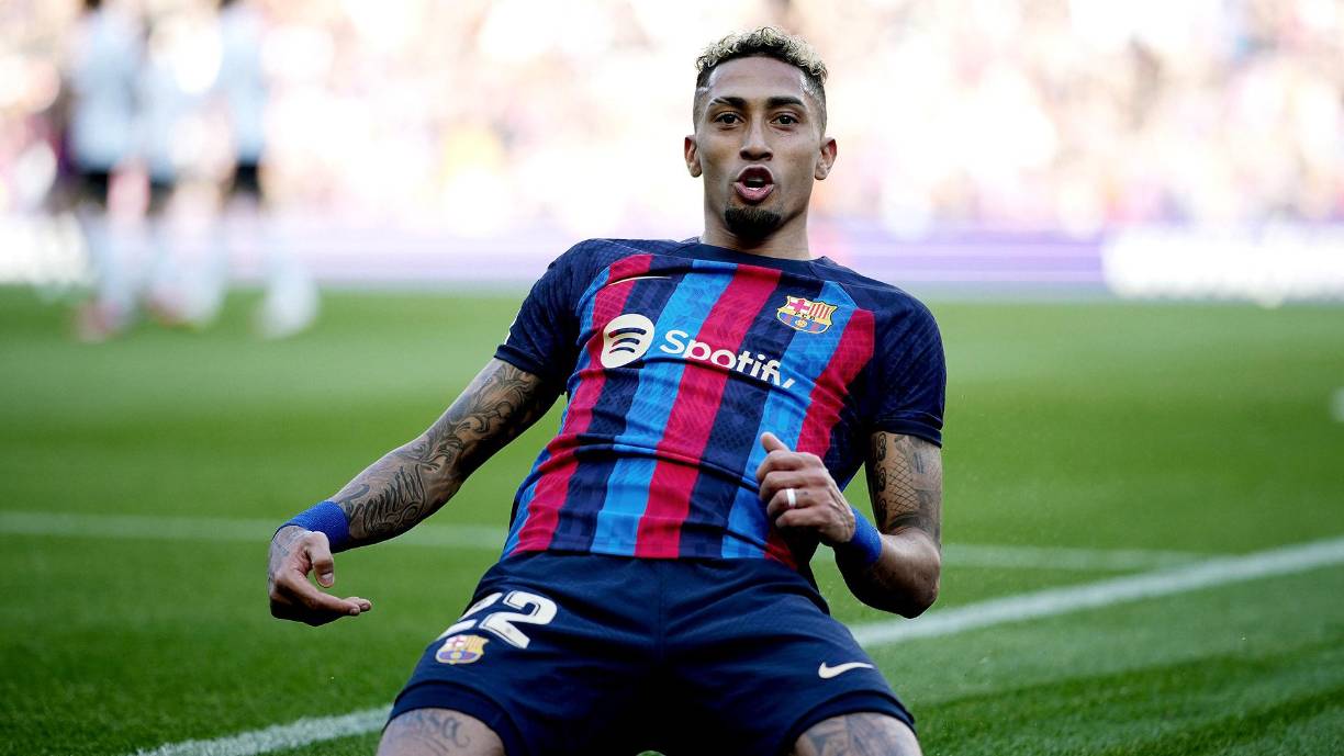 Raphinha - El Bayern podría entrar en la puja por el brasileño si finalmente el Barça abre la puerta y acepta negociar un traspaso. Según ‘Sky Alemania’, el club alemán estaría dispuesto a proponer algún intercambio de jugadores para rebajar el precio pero Kimmich no entraría en la ecuación.