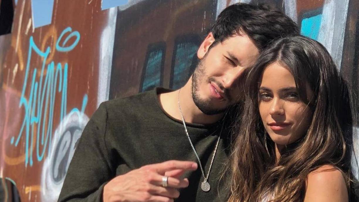 En los últimos años la argentina se ha enfocado en su carrera como cantante. Grabando un éxito tras otro con artistas populares en especial del género urbano. La química que tuvo con el colombiano Sebastian Yatra al grabar juntos el tema Pop, ‘Ya no hay nadie que nos pare’ en 2016, los llevó a consolidar un tórrido romance, hecho público en 2018, tras el estreno del video ‘Cristina’ del cantante. Luego grabaron una versión de Oye’ de ella.