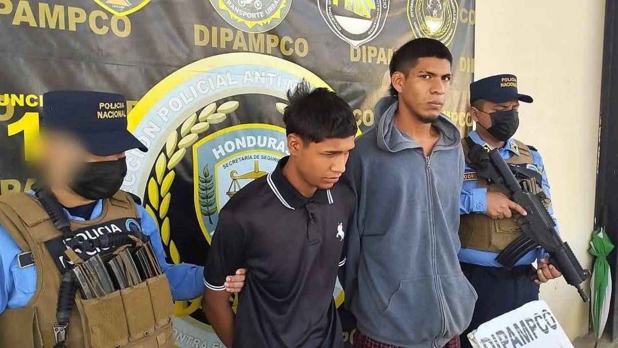  Según reportes de las autoridades, ambos eran los encargados de cobrar el dinero producto de la extorsión mediante amenazas de muerte.