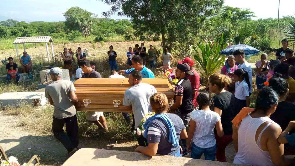 Los dos esposos fueron sepultados en el cementerio de Corinto, municipio de Omoa.