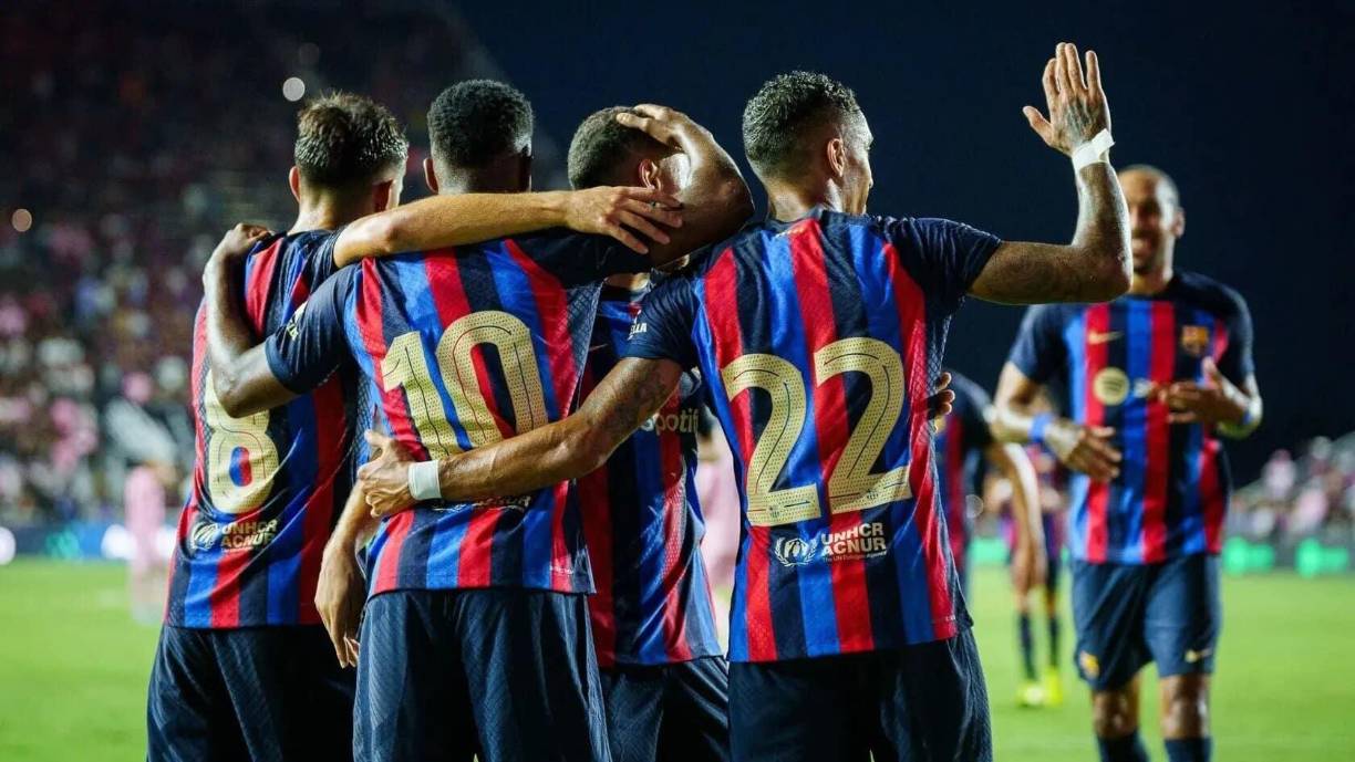 La operación salida del FC Barcelona - “No sé si habrá sido el último partido de algunos jugadores, dependerá de esta semana, que será definitiva. Estamos en stand-by, pero será una semana clave para saber en qué escenario estamos”, dijo Xavi.