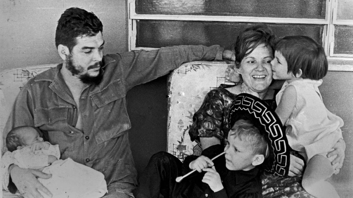 zzzzinte1Picture taken on 60's of Argentine born guerrilla leader Ernesto Che Guevara(L) with his son Ernesto Guevara March on his lap and his wife Aleida March playing with her son Camilo Guevara(C) and her daughter Celia Guevara. For decades a global symbol of rebellion, Ernesto 'Che' Guevara is to be honored today with ceremonies in Cuba, where his myth was forged, and Bolivia, where he was executed 40 years ago spreading the gospel of Marxist revolution. AFP PHOTO/HOzzzz