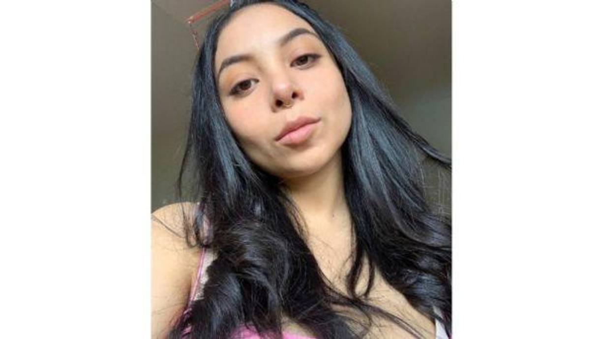 Al ver que nadie podía ayudarla, se lanzó del vehículo en movimiento. Murió al instante por el golpe.