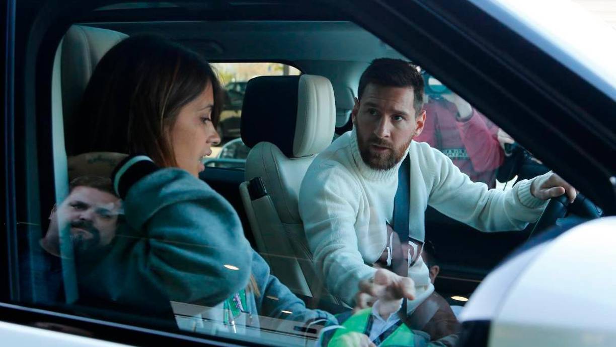 El astro argentino Lionel Messi estaría pasando por una fuerte crisis matrimonial con su pareja Antonella Roccuzzo, según medios españoles, quienes han visto comportamientos entre ambos que dejarían ver supuestas diferencias.