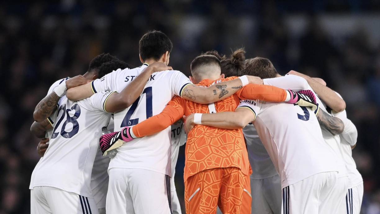 4. Leeds United de Inglaterra, quien se encuentra luchando por la permanencia en la Premier League. Actualmente se están en el puesto 16 con 30 unidades, empatado con el Nottingham del arquero tico Keylor Navas.