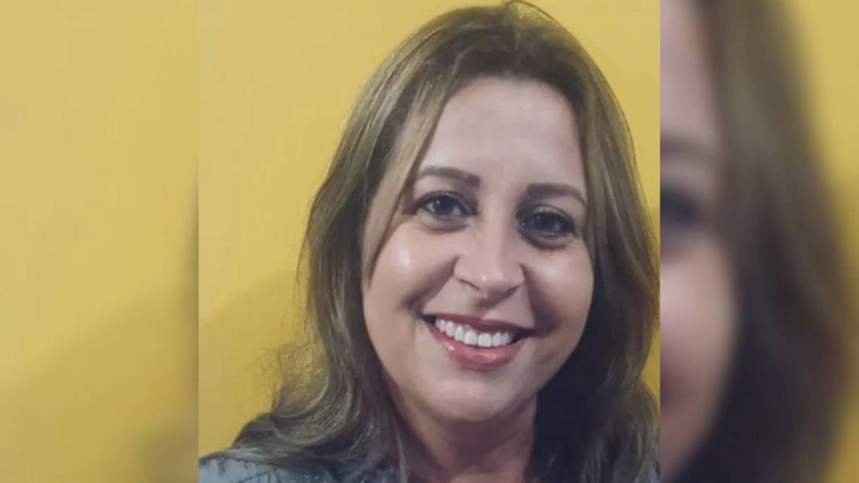 Antes de eso, la mujer era funcionaria en la Secretaría de Educación con un salario muy inferior.