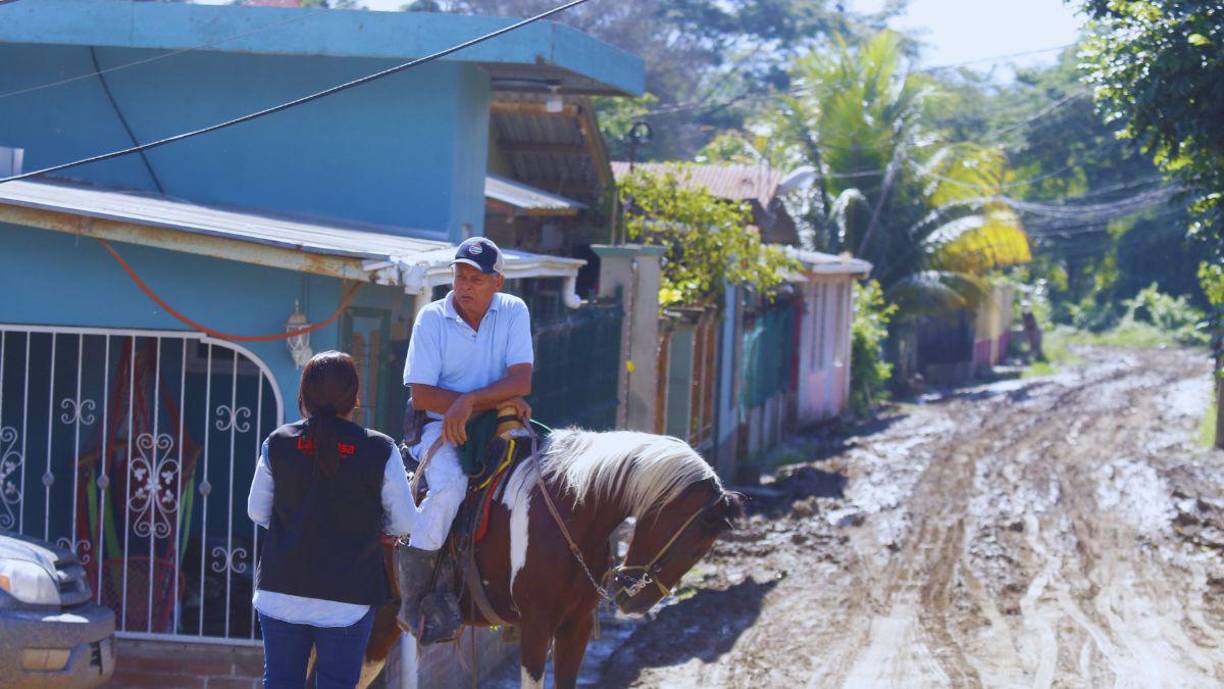 1) El espejo de agua afectará un amplio sector de tierras planas altamente productivas, llegando hasta el perímetro del casco urbano de la cabecera municipal. Con ello se ocasiona la pérdida de área para desarrollo, la cual tiene un importante valor para todo el valle de Quimistán.