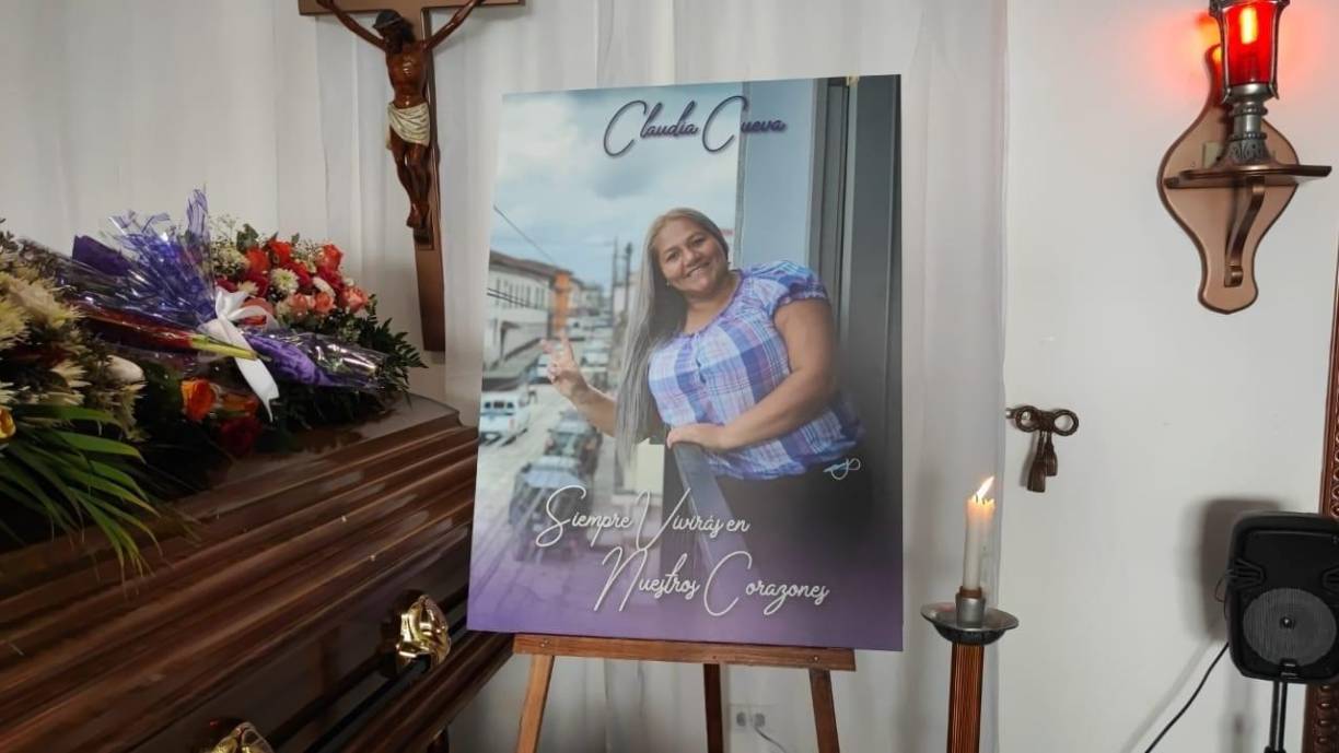 La cabecera departamental de Santa Rosa de Copán se sumió en la tristeza y el dolor por un accidente vial ocurrido en Santa Bárbara. Las familias y amigos de cuatro víctimas mortales se reunieron para dar su último adiós en medio de conmovedoras ceremonias funerarias.