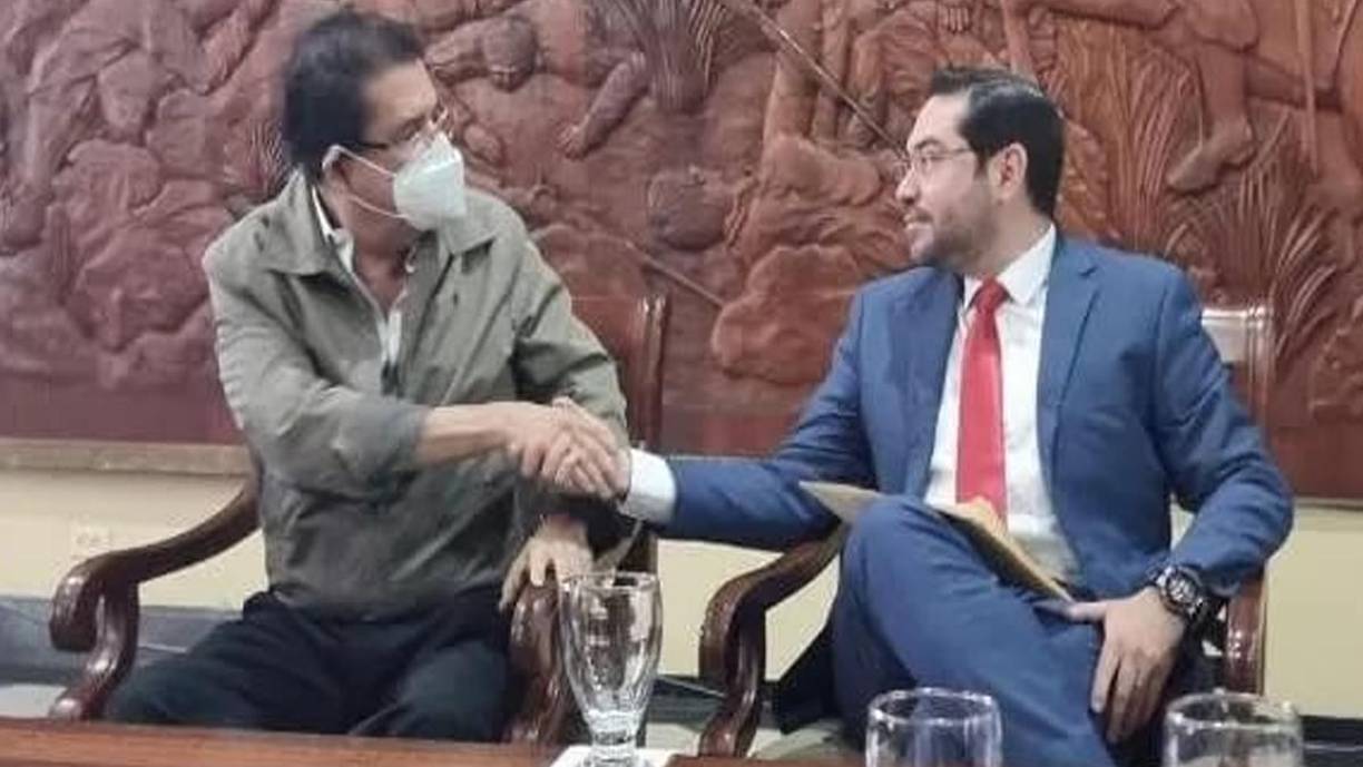 FOTOS: Manuel Zelaya recibe a Jorge Cálix como el hijo pródigo tras firmar acuerdo