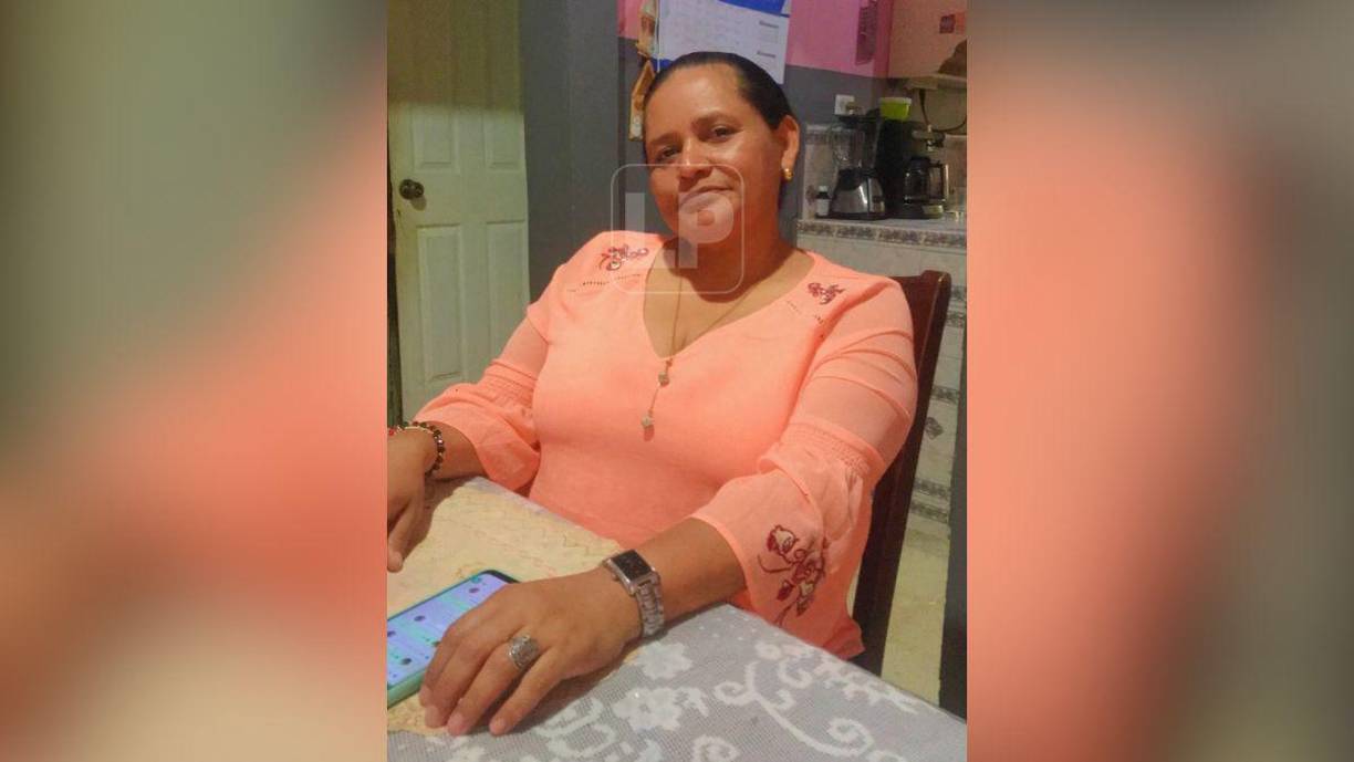 Los parientes de doña Yesenia manifestaron que, según lo relatado por sus nietos, en uno de los carruajes iban tirando unas mochilas al publico. 