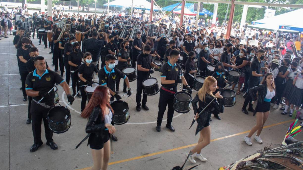 El evento inició desde las 8:30 am con una espectacular presentación de su banda para celebrar el 20 de julio, Día del Indio Lempira.