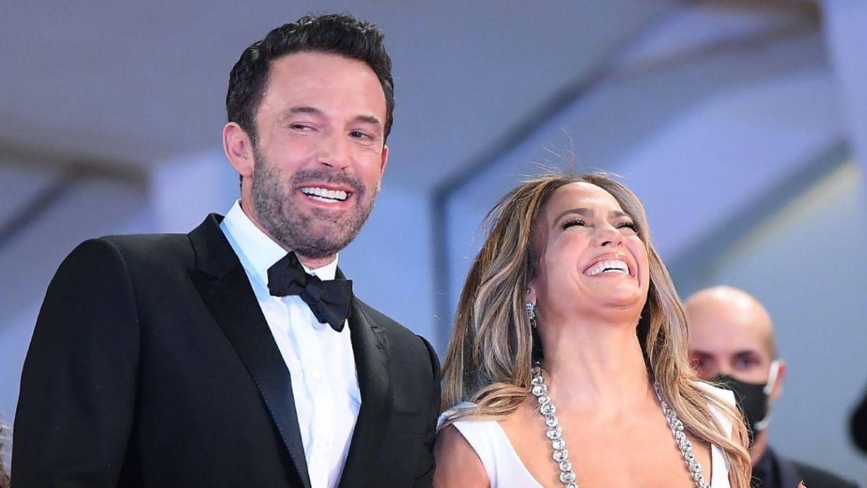 La neoyorquina, quien ha estado casada en tres ocasiones (con Ojani Noa, Cris Judd y Marc Anthony) resaltó que atesora esta segunda oportunidad en el amor con el director de Argo, de 49. “Es hermosa la manera en que esto se siente distinto a años atrás. Hay más un aprecio y una celebración por la relación, lo que es lindo”.