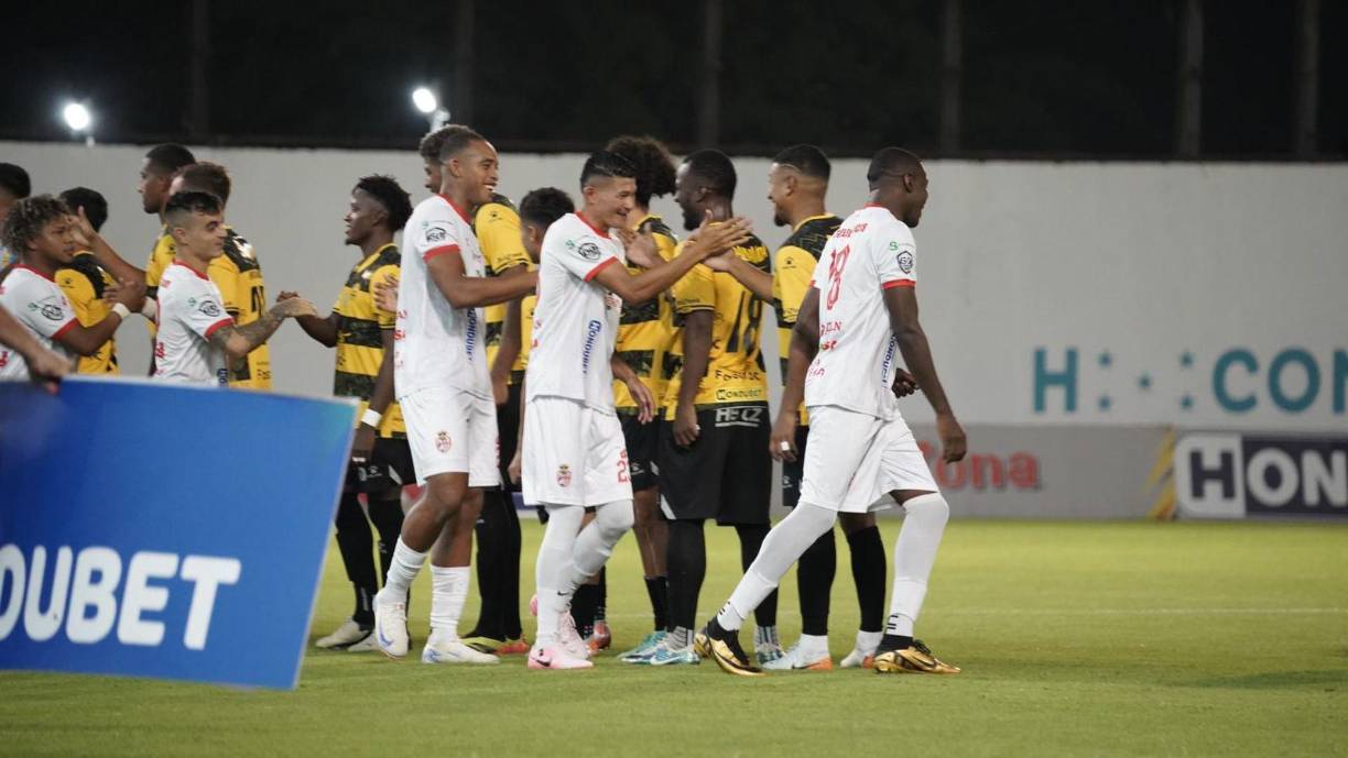 El segundo duelo de este sábado fue el del Real España vs Real Sociedad en el Estadio Morazán de San Pedro Sula. 