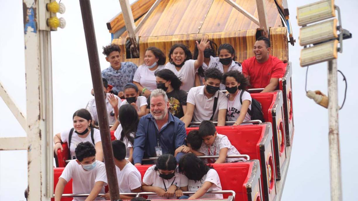 Contreras acompañó a los niños de centros de educación básica de San Pedro Sula.