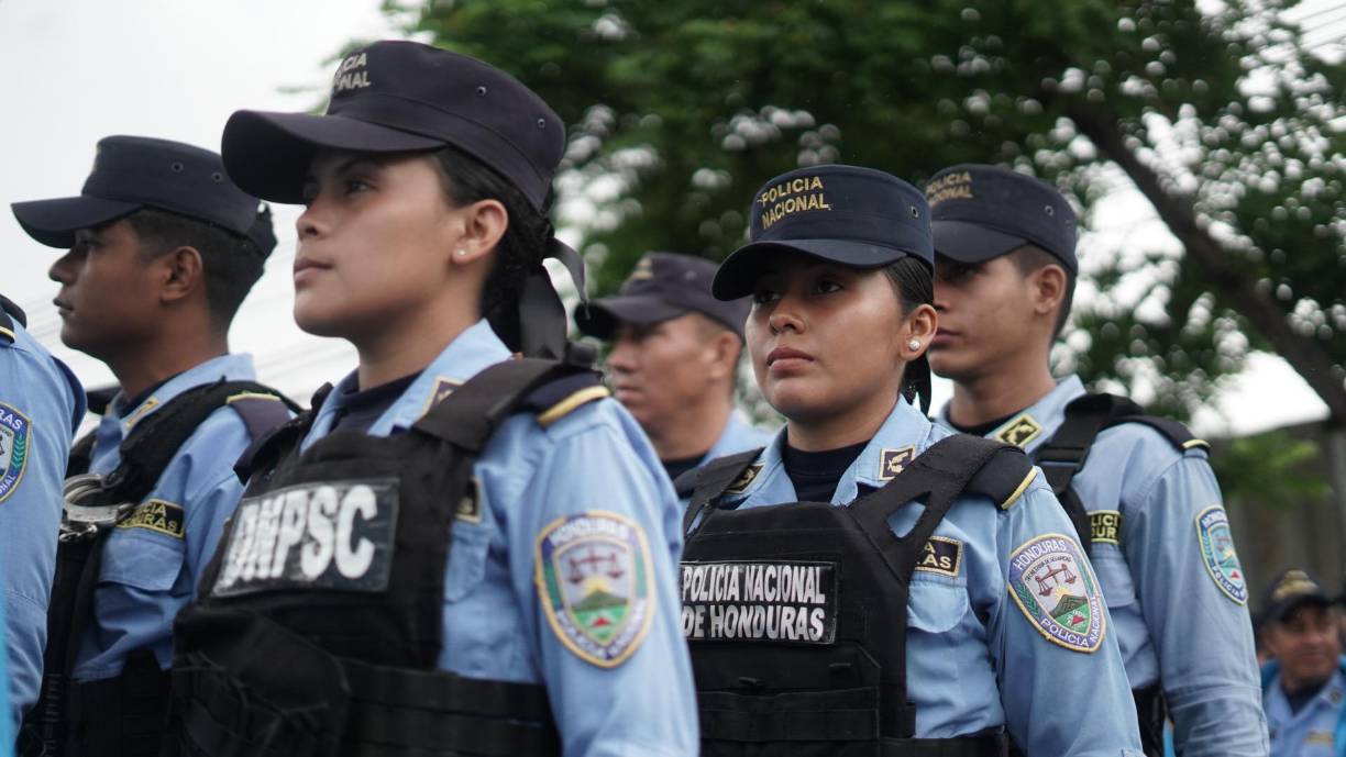 Las calles lucen mojadas y se pide precaución al momento de caminar por las calles del recinto sampedrano.