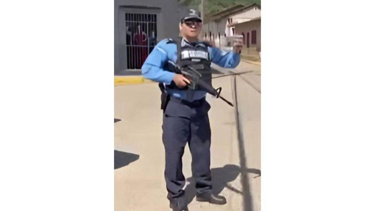 La gravedad del caso se intensificó este martes, cuando el <b>comisionado general Miguel Pérez Suazo</b> reveló que un grupo criminal estaría ofreciendo una recompensa de <b>un millón de lempiras</b> por la vida de Nolasco. 