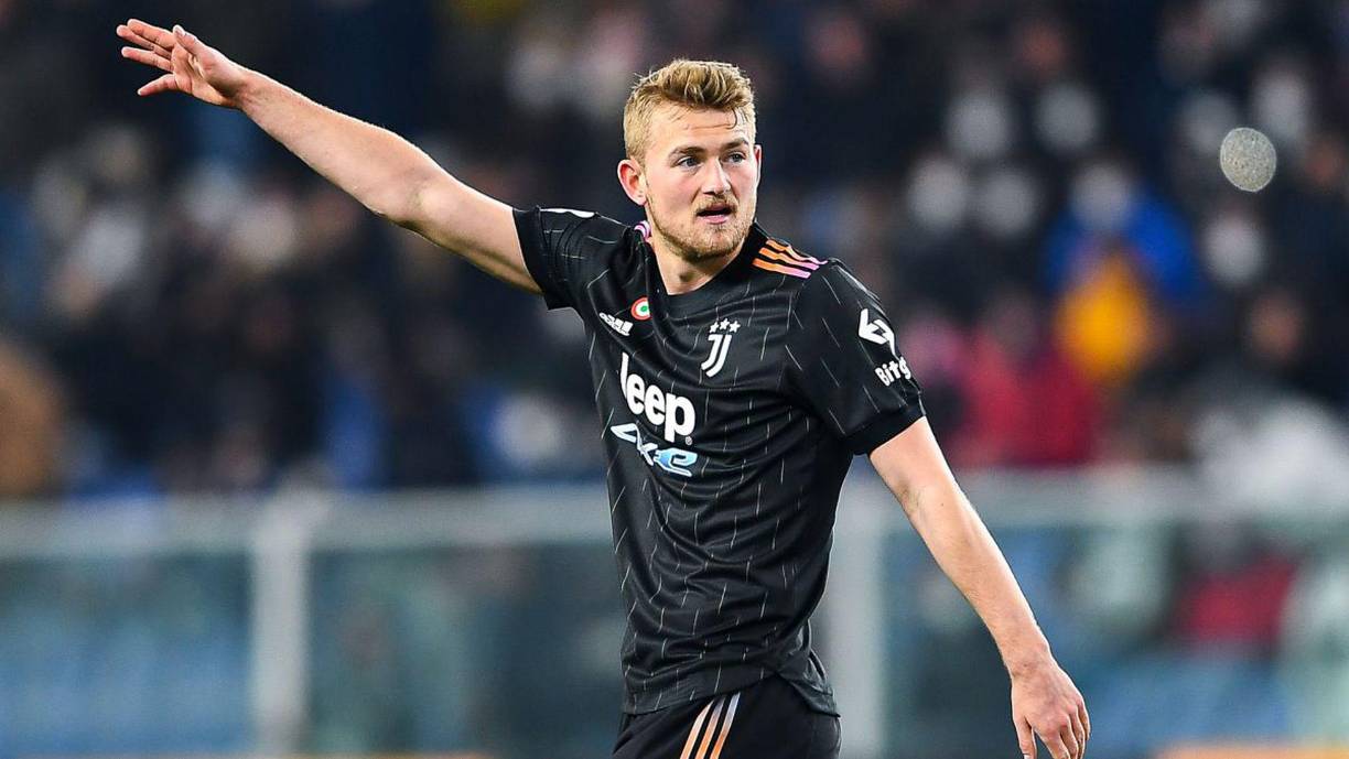 El central de la Juventus, Matthijs de Ligt, entre otros, está en la lista de deseos de Thomas Tuchel para el Chelsea. El defensa neerlandés podría cambiar de aires, según informa The Guardian. También el actual jugador blue, Hakim Ziyech, podría abandonar el equipo si llega una buena oferta económica.