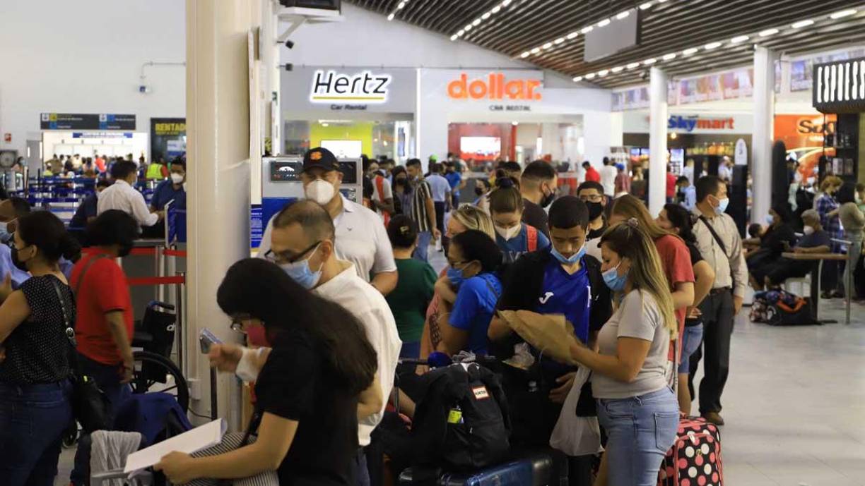 Todos los viajeros deben realizar su pre chequeo en www.prechequeo.inm.gob.hn con 72 horas de anticipación de su salida