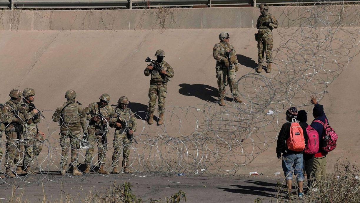Estados Unidos desplegará 1,500 militares más en la frontera con México que “no participarán directamente en actividades de mantenimiento del orden”, informó este martes el Pentágono, días antes de que se levante la norma que permite la expulsión inmediata de migrantes.
